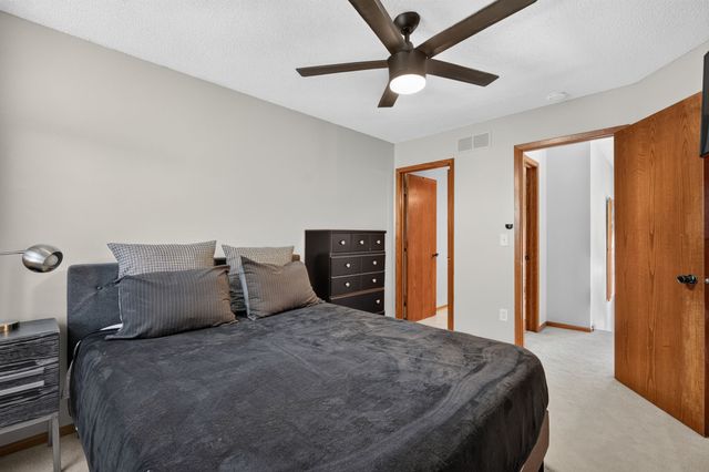 1070 50th Street 14A, West Des Moines, IA 50266