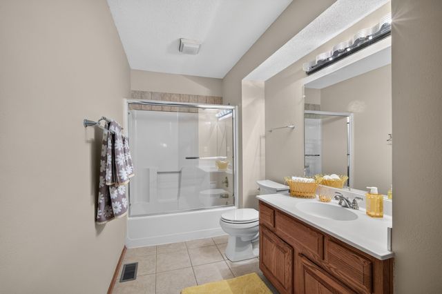 1070 50th Street 14A, West Des Moines, IA 50266