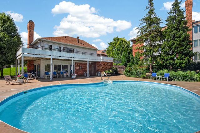 1070 50th Street 14A, West Des Moines, IA 50266
