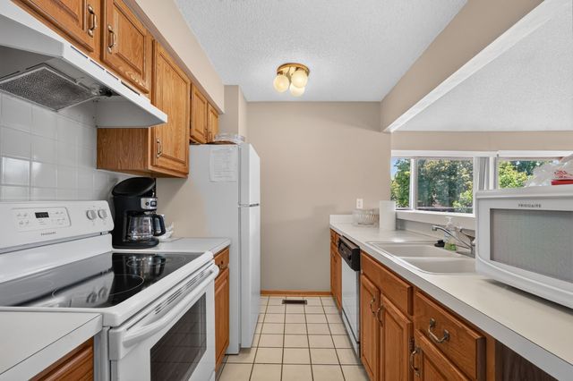 1070 50th Street 14A, West Des Moines, IA 50266