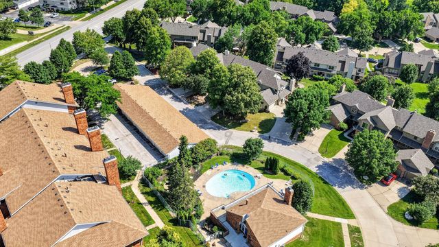 1070 50th Street 14A, West Des Moines, IA 50266