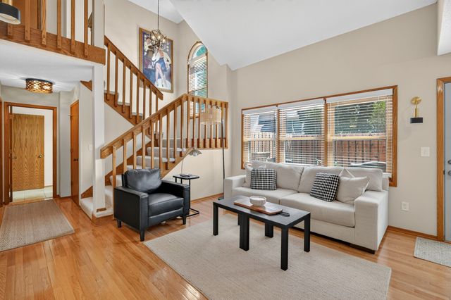 1070 50th Street 14A, West Des Moines, IA 50266
