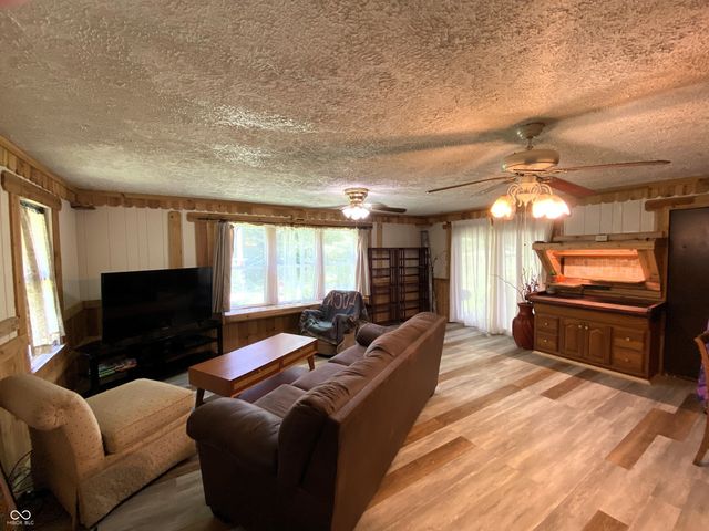 1591 S Graveyard Road, Paragon, IN 46166