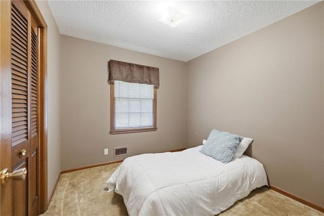 15505 E 36th Terrace S, Independence, MO 64055