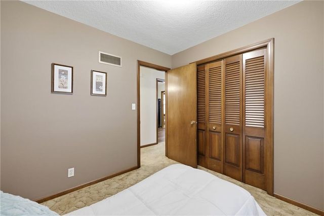 15505 E 36th Terrace S, Independence, MO 64055