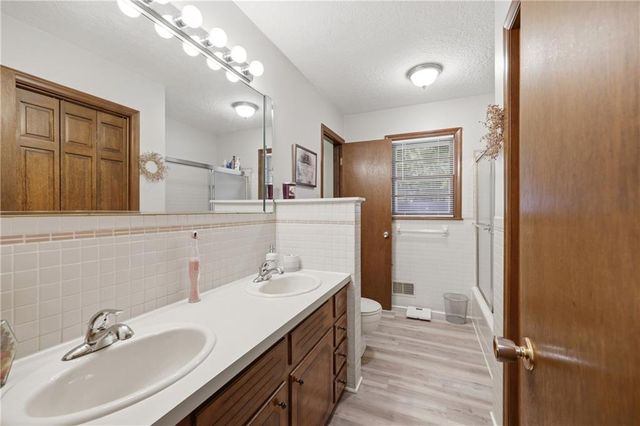 15505 E 36th Terrace S, Independence, MO 64055