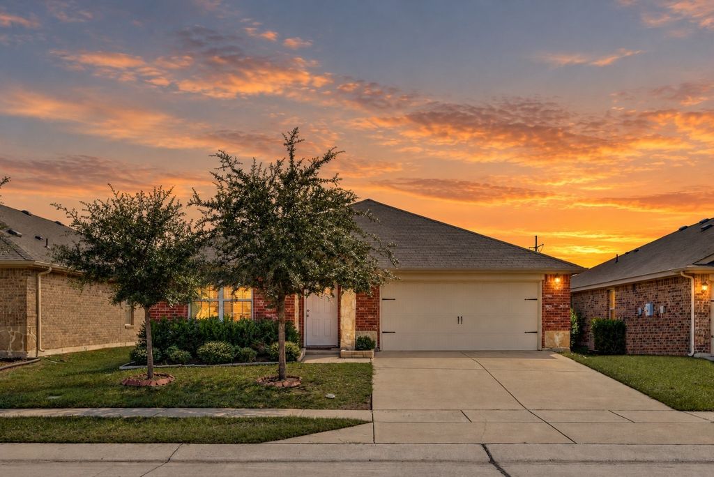 1084 Decker Drive, Fate, TX 75189