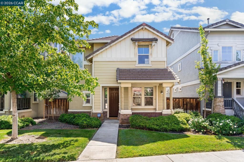 Image 1 of property listing at 915 Oxford Ln, Brentwood, CA 94513