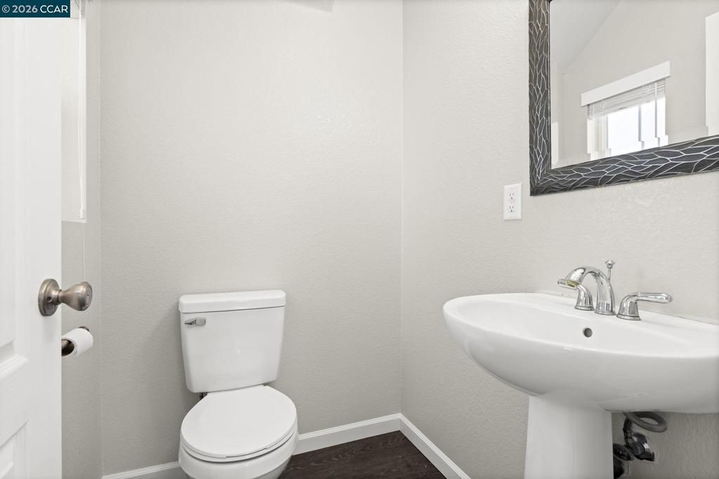 Image 10 of property listing at 915 Oxford Ln, Brentwood, CA 94513