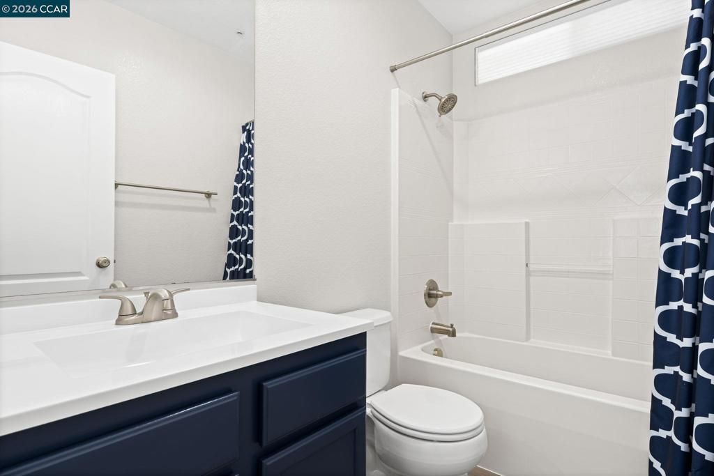 Image 16 of property listing at 915 Oxford Ln, Brentwood, CA 94513