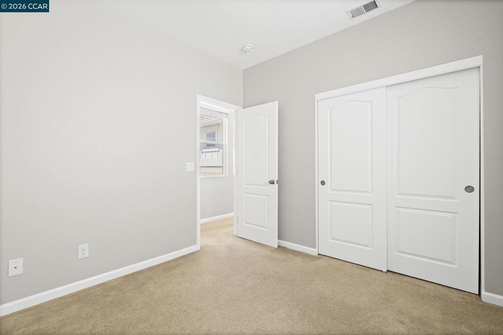 Image 17 of property listing at 915 Oxford Ln, Brentwood, CA 94513