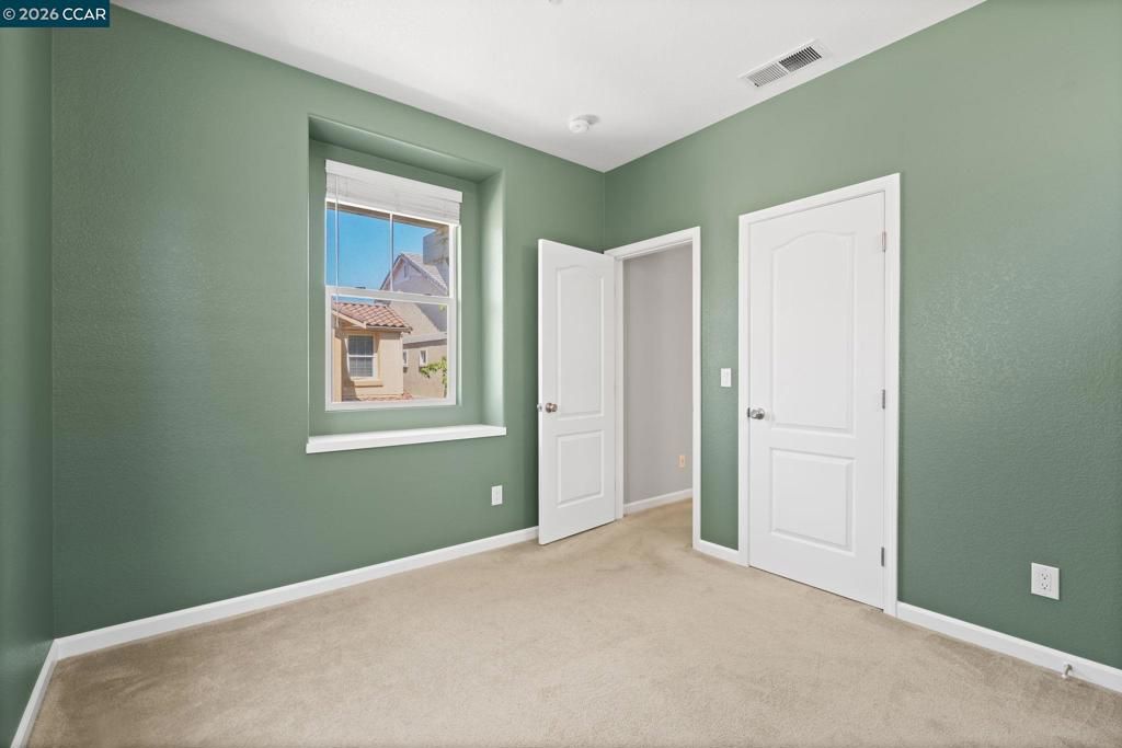 Image 18 of property listing at 915 Oxford Ln, Brentwood, CA 94513