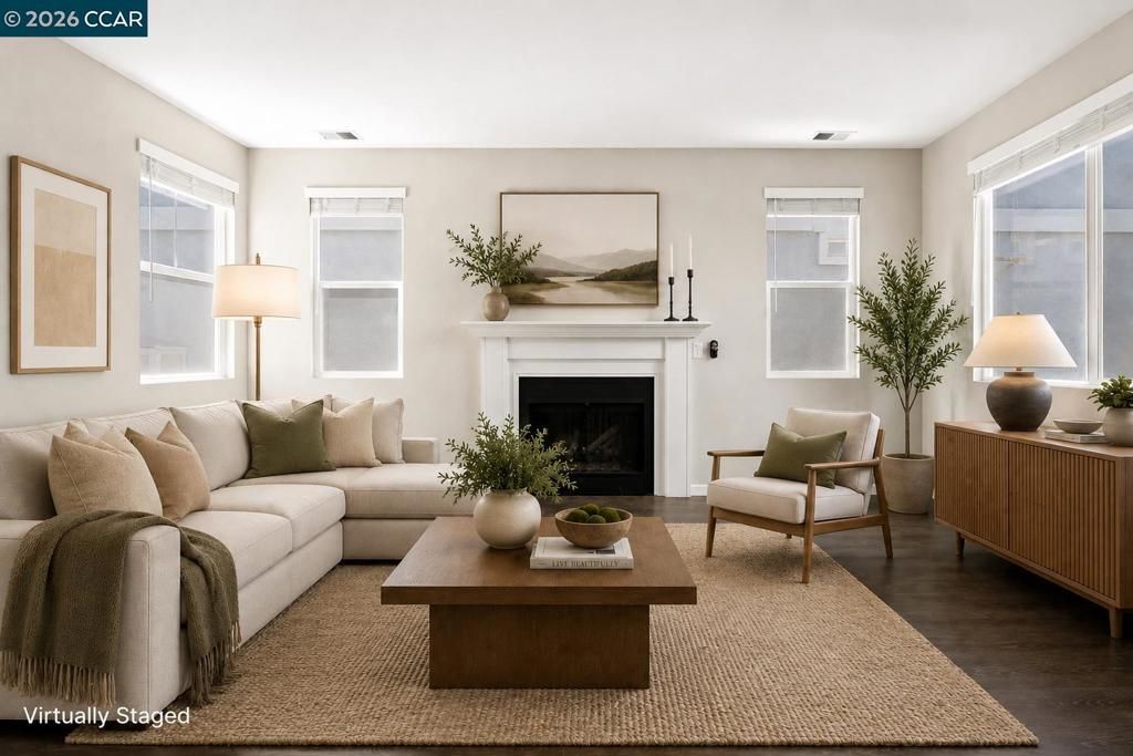 Image 2 of property listing at 915 Oxford Ln, Brentwood, CA 94513