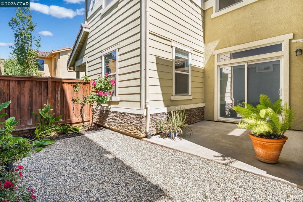 Image 20 of property listing at 915 Oxford Ln, Brentwood, CA 94513
