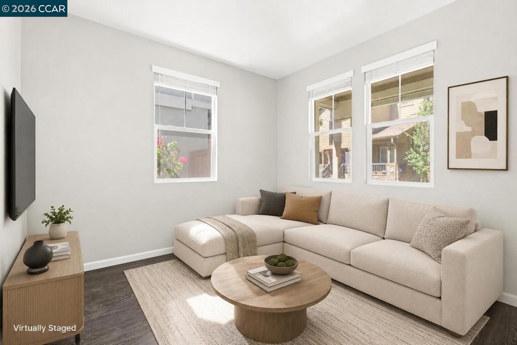 Image 4 of property listing at 915 Oxford Ln, Brentwood, CA 94513