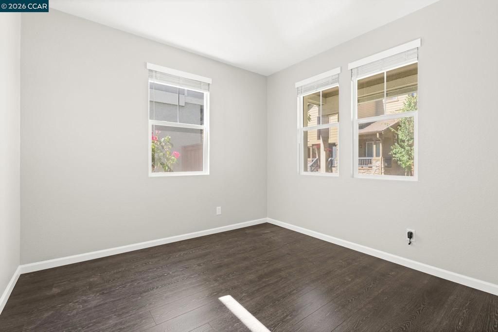 Image 5 of property listing at 915 Oxford Ln, Brentwood, CA 94513