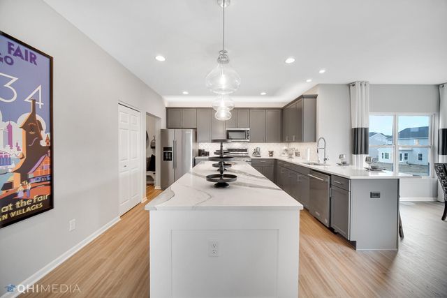 25 Levanno Drive, Crown Point, IN 46307