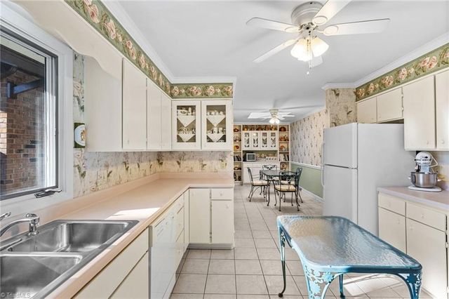 1101 Gatehouse Road, High Point, NC 27262