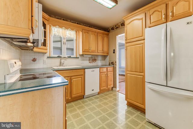 37 HARMONY RD, Gibbstown, NJ 08027