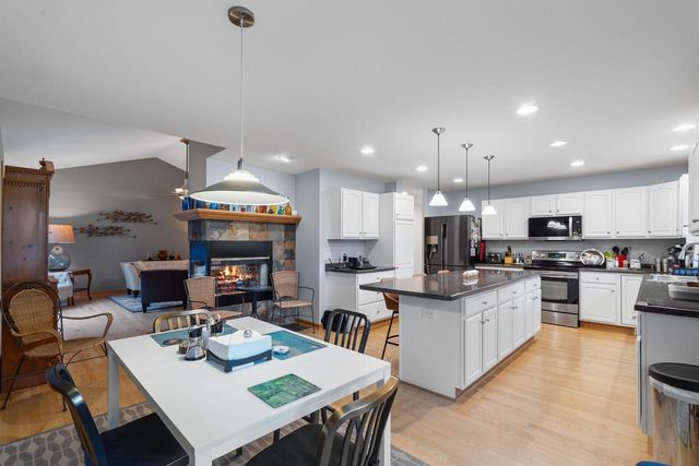 403 Fair Oaks DRIVE, Williams Bay, WI 53191