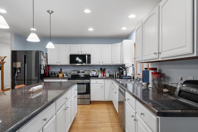 403 Fair Oaks DRIVE, Williams Bay, WI 53191