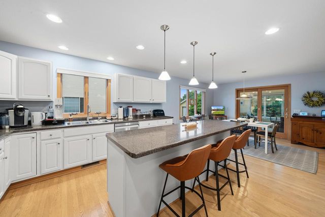 403 Fair Oaks DRIVE, Williams Bay, WI 53191