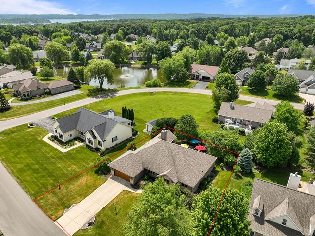 403 Fair Oaks DRIVE, Williams Bay, WI 53191