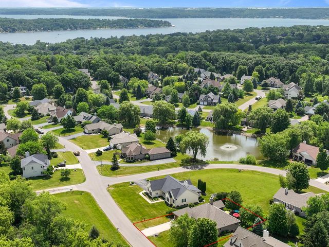 403 Fair Oaks DRIVE, Williams Bay, WI 53191
