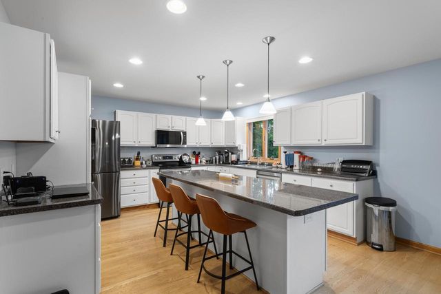 403 Fair Oaks DRIVE, Williams Bay, WI 53191