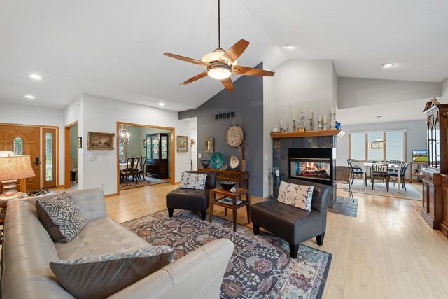 403 Fair Oaks DRIVE, Williams Bay, WI 53191