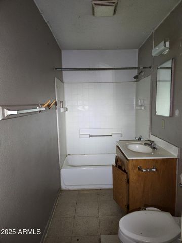 2130 W WELDON Avenue, Phoenix, AZ 85015