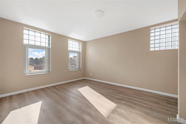 1325 Hampton Avenue, St Louis, MO 63139