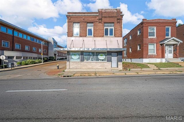 1325 Hampton Avenue, St Louis, MO 63139