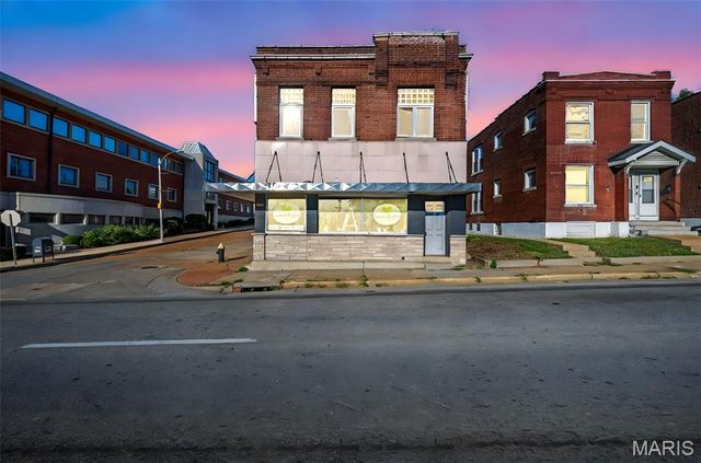 1325 Hampton Avenue, St Louis, MO 63139