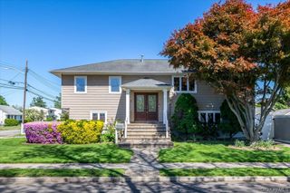 2 Prose Street, Hicksville, NY 11801