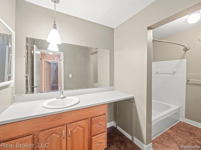 4905 Crooks Road A5, Royal Oak, MI 48073