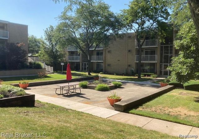 4905 Crooks Road A5, Royal Oak, MI 48073
