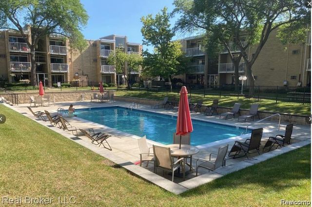 4905 Crooks Road A5, Royal Oak, MI 48073