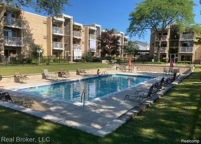 4905 Crooks Road A5, Royal Oak, MI 48073
