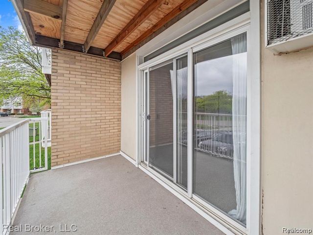 4905 Crooks Road A5, Royal Oak, MI 48073