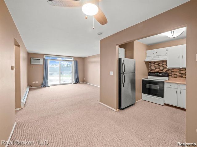4905 Crooks Road A5, Royal Oak, MI 48073