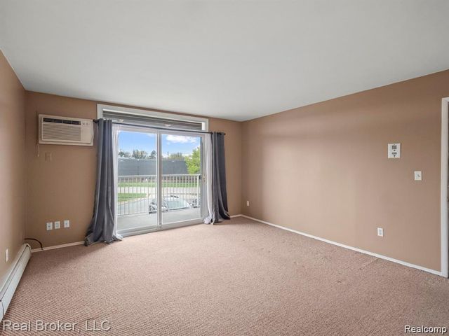 4905 Crooks Road A5, Royal Oak, MI 48073