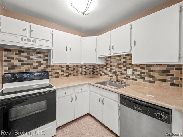 4905 Crooks Road A5, Royal Oak, MI 48073