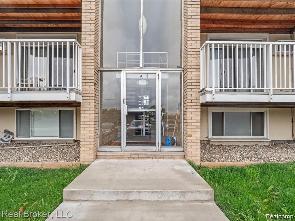 4905 Crooks Road A5, Royal Oak, MI 48073
