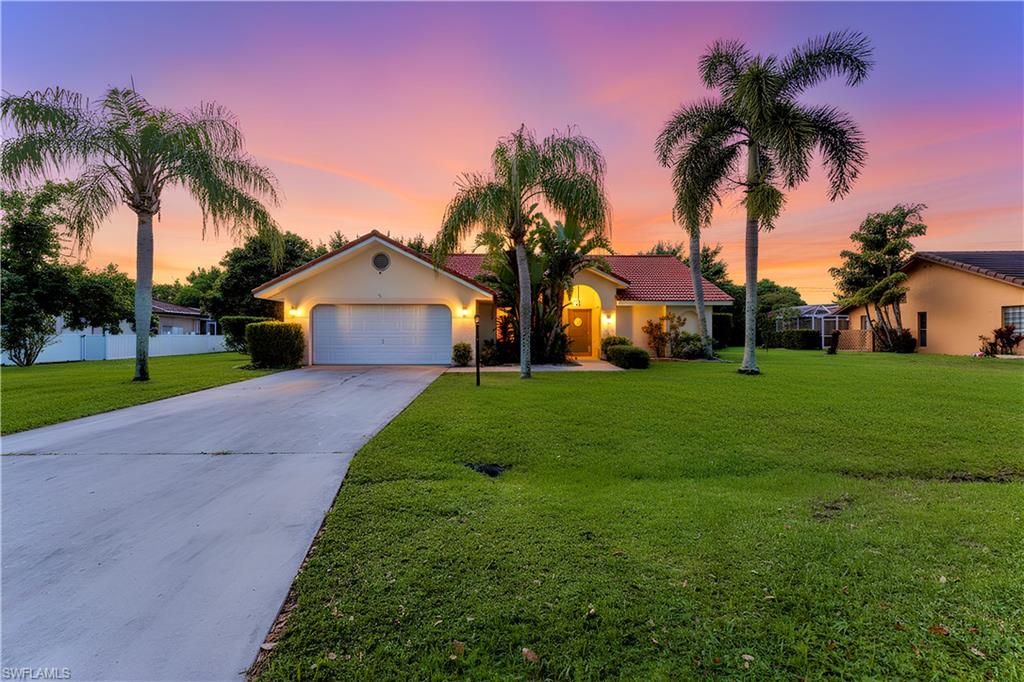 690 Morningmist LN, Lehigh Acres, FL 33974
