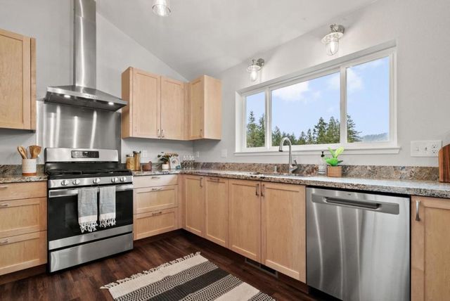 411 Midway Ranch Road, Boulder Creek, CA 95006