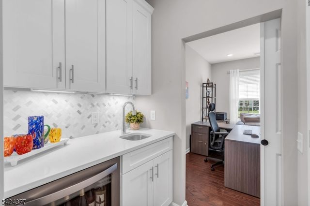 71 Sullivan Road, Raritan Twp., NJ 08822