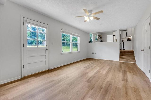 5800 Cedar SW Lane, Mableton, GA 30126