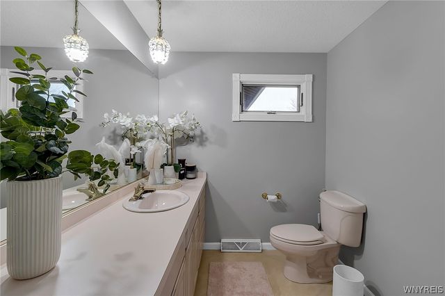 660 South Colony Road, Grand Island, NY 14072