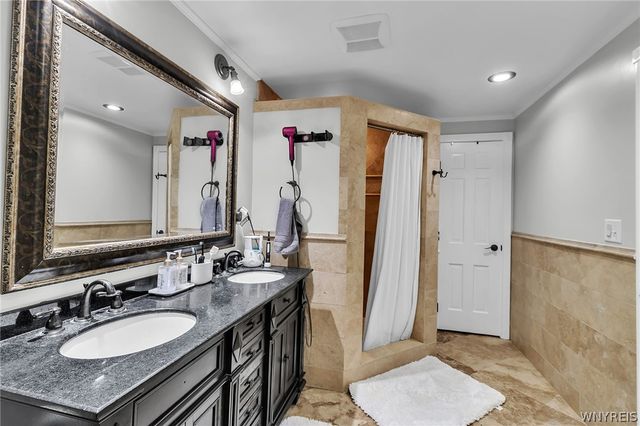 660 South Colony Road, Grand Island, NY 14072